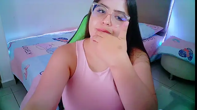 Snapshot of _alicia_z chatting on February 1, 8:37 pm alicia z online show from February 1, 8:37 pm