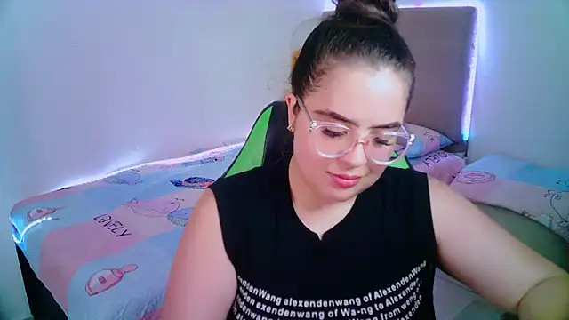 Snapshot of _alicia_z chatting on February 3, 6:28 pm alicia z online show from February 3, 6:28 pm