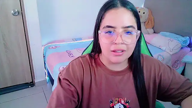 Snapshot of _alicia_z chatting on February 5, 12:20 am alicia z online show from February 5, 12:20 am