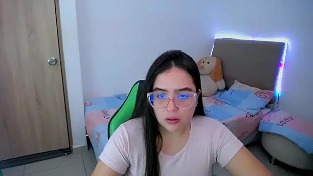 Snapshot of _alicia_z chatting on February 25, 5:36 pm alicia z online show from February 25, 5:36 pm