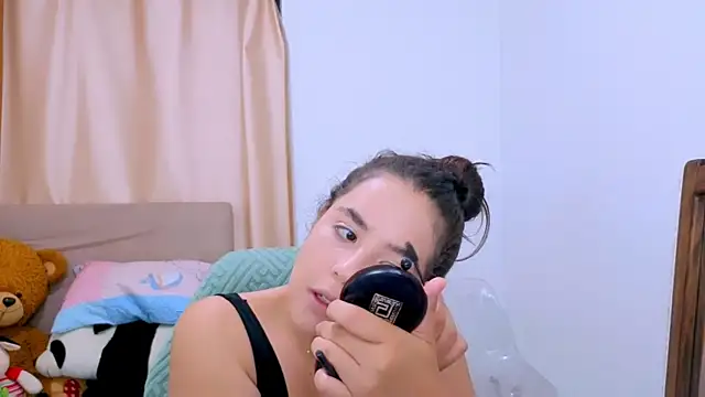 Snapshot of _alicia_z chatting on February 6, 4:06 am alicia z online show from February 6, 4:06 am