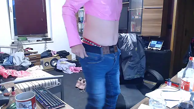 Snapshot of Fem-Boy40 chatting on May 31, 7:37 pm Fem-Boy40 online show from May 31, 7:37 pm
