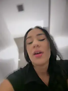 Snapshot of __IRIS__ chatting on July 1, 3:23 pm IRIS online show from July 1, 3:23 pm