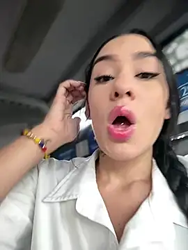 Snapshot of __IRIS__ chatting on July 17, 4:23 pm IRIS online show from July 17, 4:23 pm
