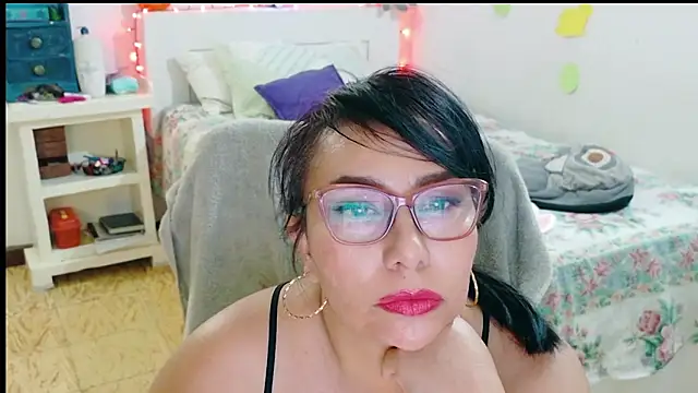 hottplay online show from March 28, 10:31 pm