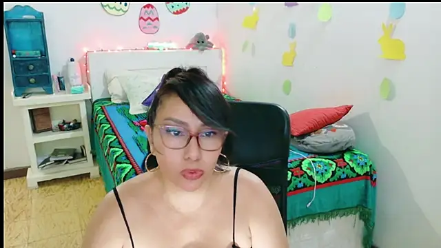 hottplay online show from April 7, 5:35 pm