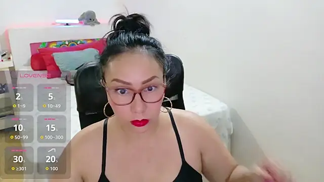 hottplay online show from May 22, 9:53 pm