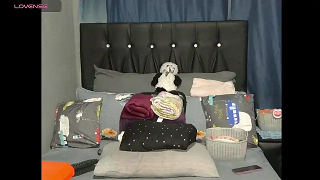 Snapshot of caramelbooty69 chatting on October 31, 5:47 pm caramelbooty69 online show from October 31, 5:47 pm