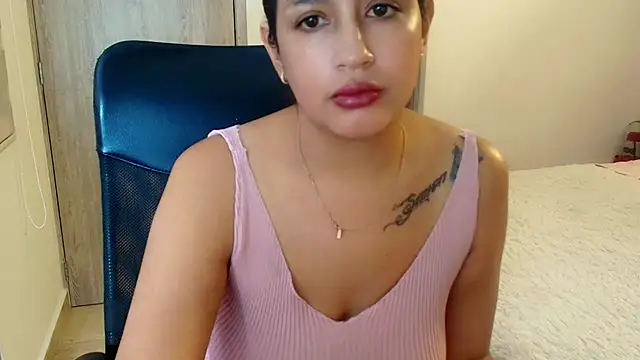 sara2520 online show from May 15, 8:27 pm