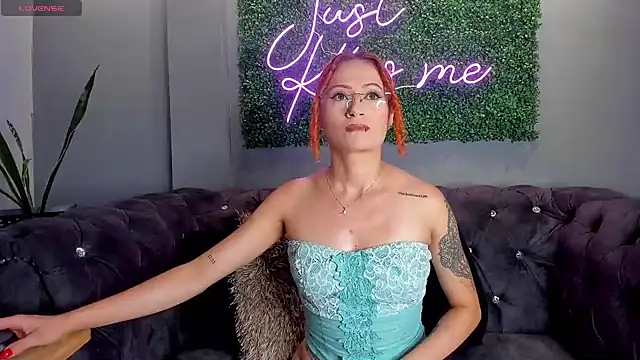Snapshot of amy_e chatting on January 11, 6:54 pm amy e online show from January 11, 6:54 pm