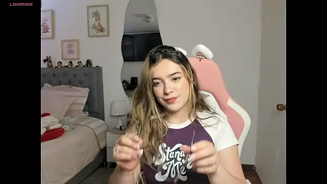 Snapshot of samysweet_8 chatting on January 11, 1:01 pm samysweet 8 online show from January 11, 1:01 pm