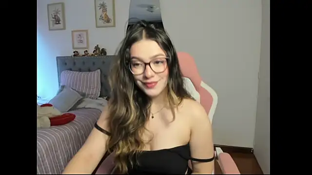 Snapshot of samysweet_8 chatting on November 6, 2:18 pm samysweet 8 online show from November 6, 2:18 pm