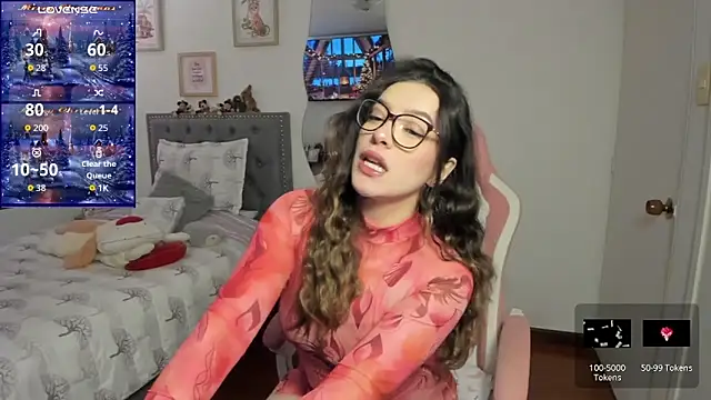 Snapshot of samysweet_8 chatting on December 18, 1:28 pm samysweet 8 online show from December 18, 1:28 pm