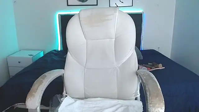 Snapshot of selena_yourmilf chatting on November 26, 5:47 pm selena yourmilf online show from November 26, 5:47 pm