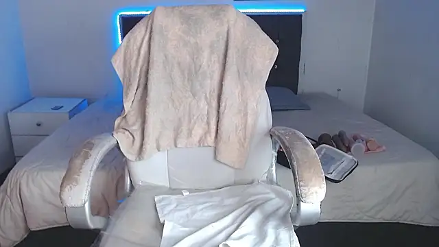 selena yourmilf online show from January 13, 2:22 pm