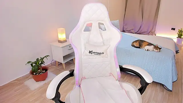 Snapshot of carleee_winter chatting on November 23, 12:43 am carleee winter online show from November 23, 12:43 am