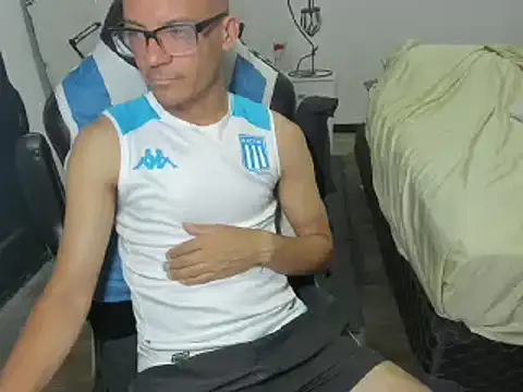 guachin hunk online show from December 19, 7:40 pm