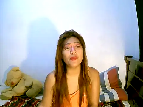 Snapshot of sweetvirginia01 chatting on February 13, 12:35 am sweetvirginia01 online show from February 13, 12:35 am