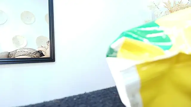 Snapshot of MIchelMomet chatting on February 19, 3:16 pm MIchelMomet online show from February 19, 3:16 pm