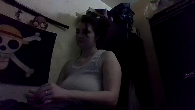 Snapshot of Snowbunnycake_131 chatting on December 31, 8:37 am Snowbunnycake 131 online show from December 31, 8:37 am