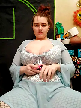 Snapshot of Snowbunnycake_131 chatting on March 3, 11:33 am Snowbunnycake 131 online show from March 3, 11:33 am