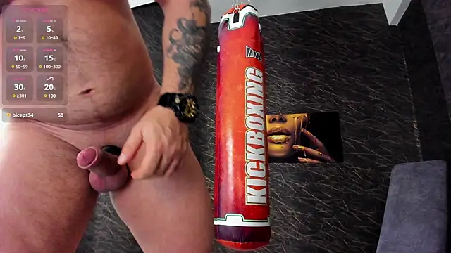 Snapshot of alexhunk09 chatting on December 14, 4:23 am alexhunk09 online show from December 14, 4:23 am