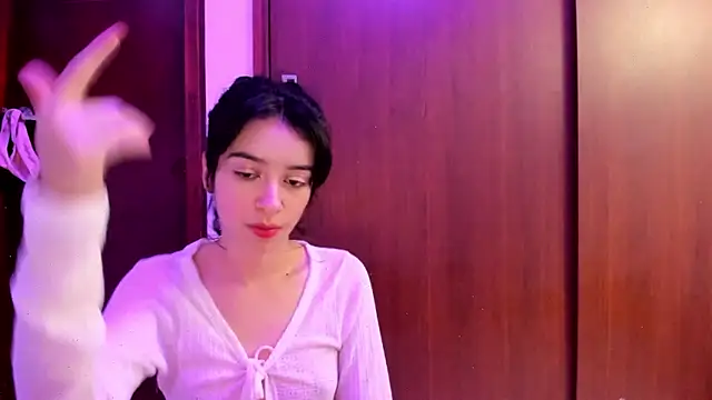 Snapshot of _Lunnaa_ chatting on February 3, 1:19 am Lunnaa online show from February 3, 1:19 am