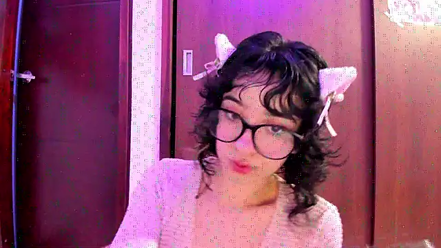 Snapshot of _Lunnaa_ chatting on October 27, 12:58 am Lunnaa online show from October 27, 12:58 am