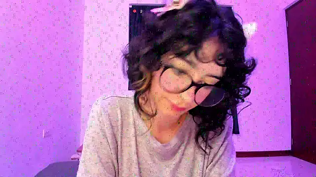 Snapshot of _Lunnaa_ chatting on November 15, 11:10 pm Lunnaa online show from November 15, 11:10 pm