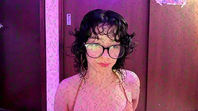 Snapshot of _Lunnaa_ chatting on November 20, 2:34 am Lunnaa online show from November 20, 2:34 am