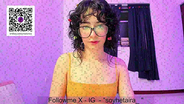 Snapshot of _Lunnaa_ chatting on November 30, 1:31 am Lunnaa online show from November 30, 1:31 am