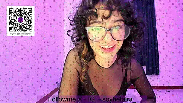 Snapshot of _Lunnaa_ chatting on December 18, 11:55 pm Lunnaa online show from December 18, 11:55 pm