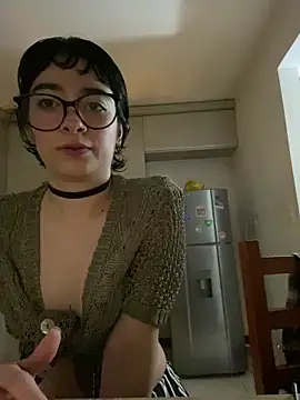 Snapshot of _Lunnaa_ chatting on April 20, 12:46 am Lunnaa online show from April 20, 12:46 am