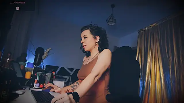 Snapshot of LisaDove chatting on March 1, 1:53 am LisaDove online show from March 1, 1:53 am