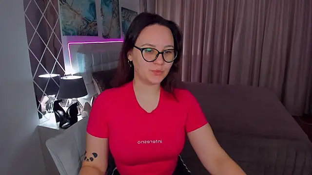 Snapshot of EsterLogan chatting on January 24, 6:03 am EsterLogan online show from January 24, 6:03 am