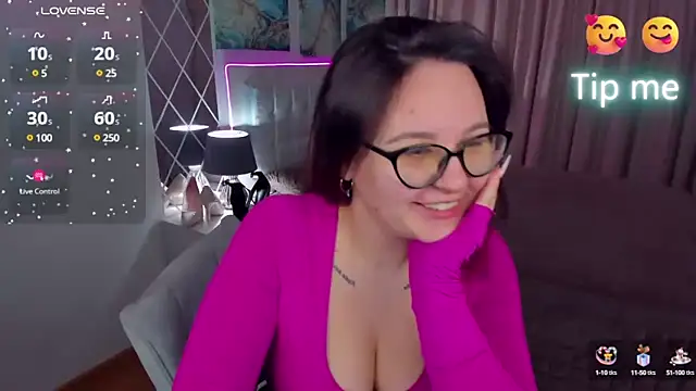 Snapshot of EsterLogan chatting on January 31, 8:54 am EsterLogan online show from January 31, 8:54 am