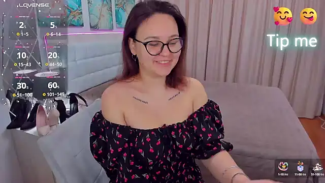 Snapshot of EsterLogan chatting on February 1, 9:54 am EsterLogan online show from February 1, 9:54 am