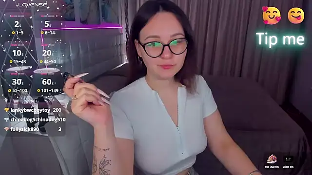 Snapshot of EsterLogan chatting on February 2, 3:07 pm EsterLogan online show from February 2, 3:07 pm