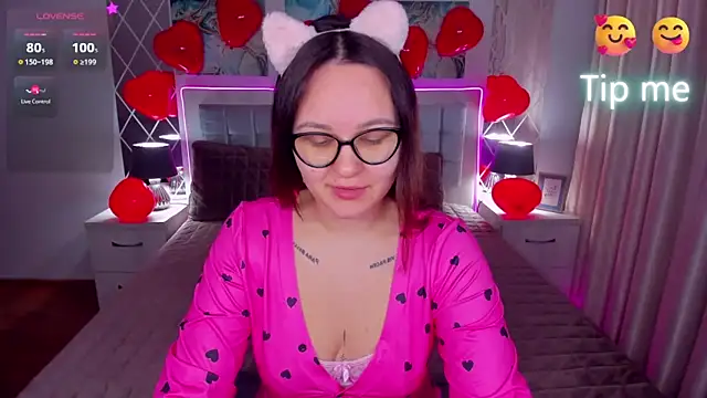 Snapshot of EsterLogan chatting on February 14, 8:31 am EsterLogan online show from February 14, 8:31 am