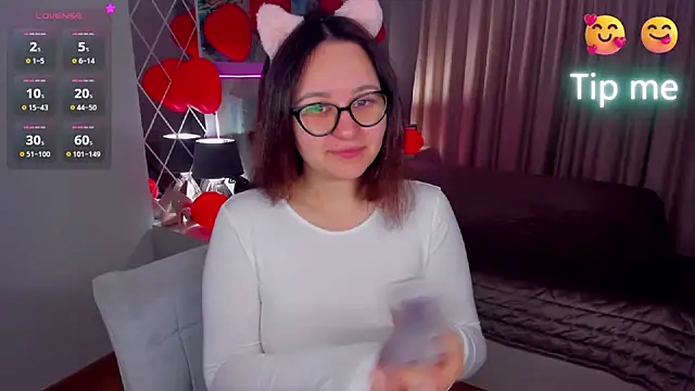 Snapshot of EsterLogan chatting on February 17, 5:36 am EsterLogan online show from February 17, 5:36 am