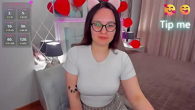 Snapshot of EsterLogan chatting on March 3, 9:22 am EsterLogan online show from March 3, 9:22 am