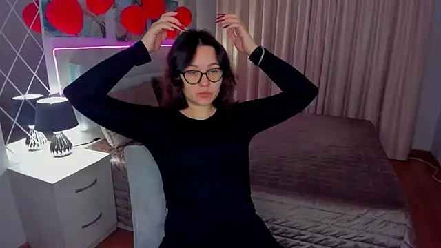 Snapshot of EsterLogan chatting on March 7, 5:29 am EsterLogan online show from March 7, 5:29 am