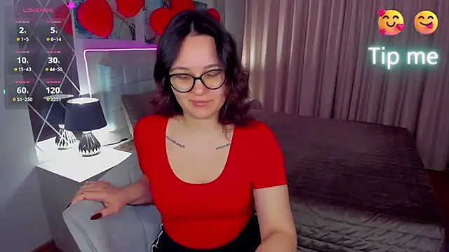 Snapshot of EsterLogan chatting on March 7, 8:34 am EsterLogan online show from March 7, 8:34 am
