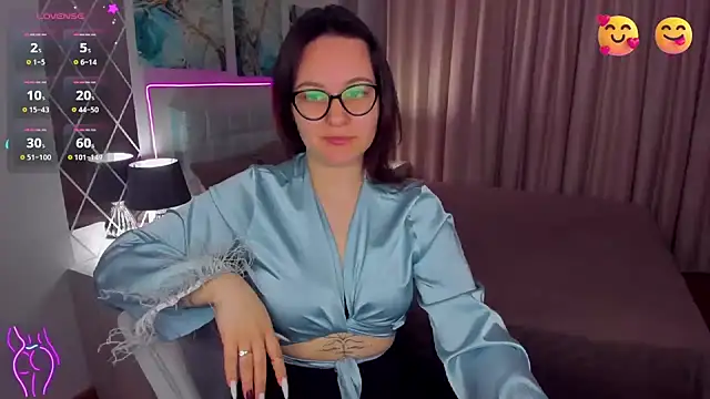 Snapshot of EsterLogan chatting on March 21, 5:21 am EsterLogan online show from March 21, 5:21 am