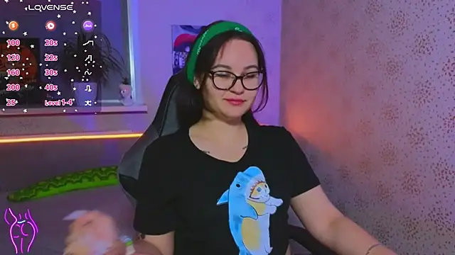 Snapshot of EsterLogan chatting on October 13, 6:46 am EsterLogan online show from October 13, 6:46 am