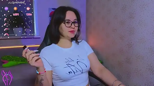 EsterLogan online show from October 21, 8:15 am