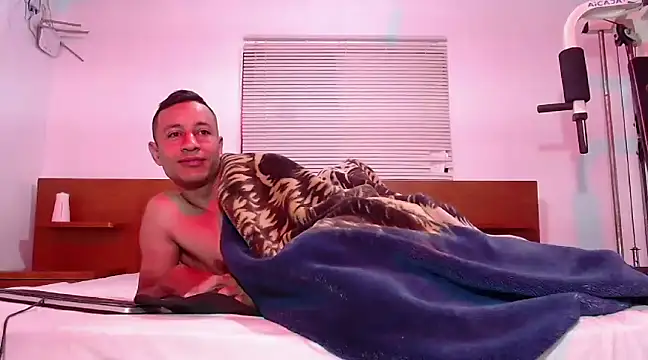 Snapshot of Maik_James chatting on February 6, 8:39 am Maik James online show from February 6, 8:39 am