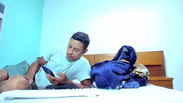 Snapshot of Maik_James chatting on October 18, 8:48 am Maik James online show from October 18, 8:48 am