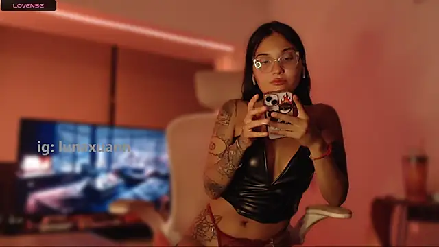 LunaXuan online show from January 15, 5:40 am