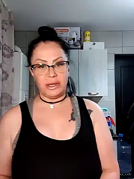 x  KHALEESI  x online show from February 10, 9:25 pm